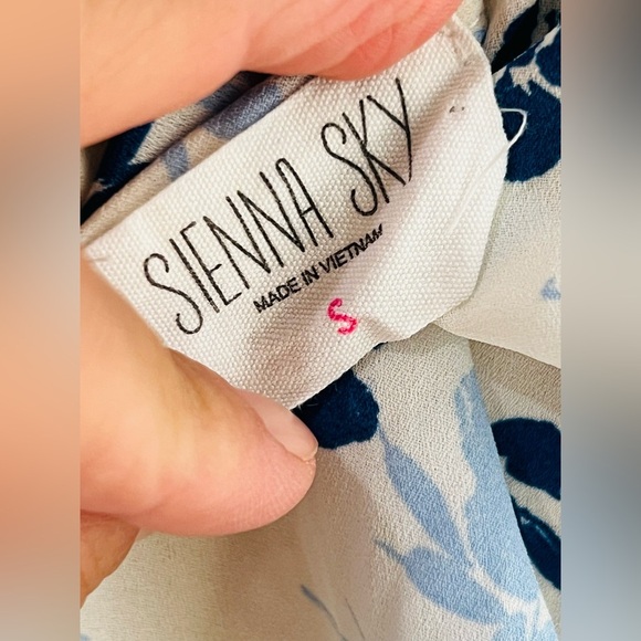 Sienna Sky floral bare shoulders peplum top with bow tie waist size S - Picture 4 of 12